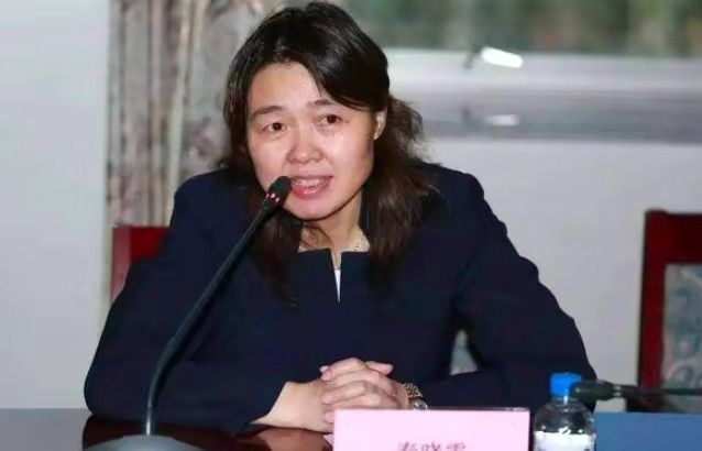 长工鹿三的儿子，弄上了主人家的小妻子田小娥，弄农会土改、干革命、流窜当匪贼、招抚当白军、接管挽劝起义、终究却被白孝文弹压。